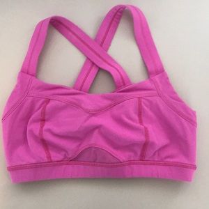 rarely worn lululemon sports bra !!